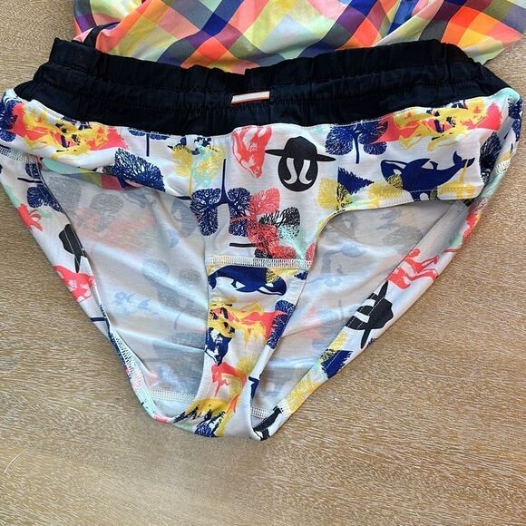 Lululemon Seawheeze 2013 shorts - Picture 5 of 8